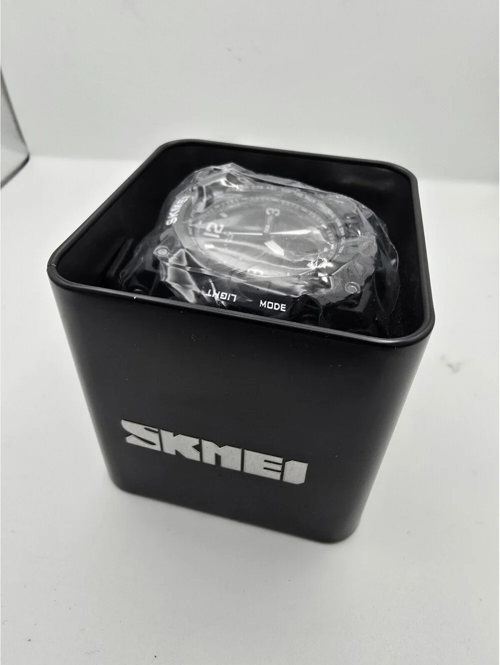 SKMEI Men's Outdoor Sport Watch -with Calendar Date Stopwatch Digital Wristwatch